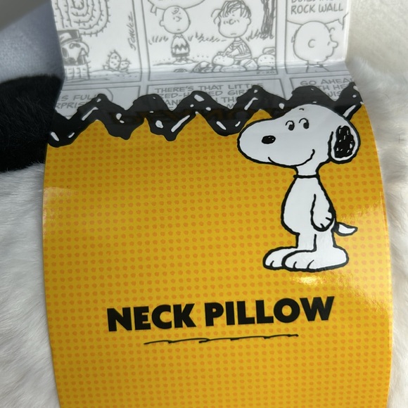 Peanuts Snoopy Plush Neck Pillow NWT! Snap Front, Travel Pillow - Picture 12 of 14